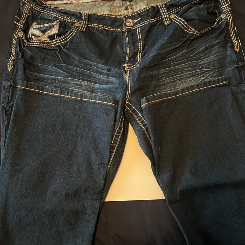 Amethyst Jeans Straight-Leg Dark Blue Jeans with Contrast Stitching
